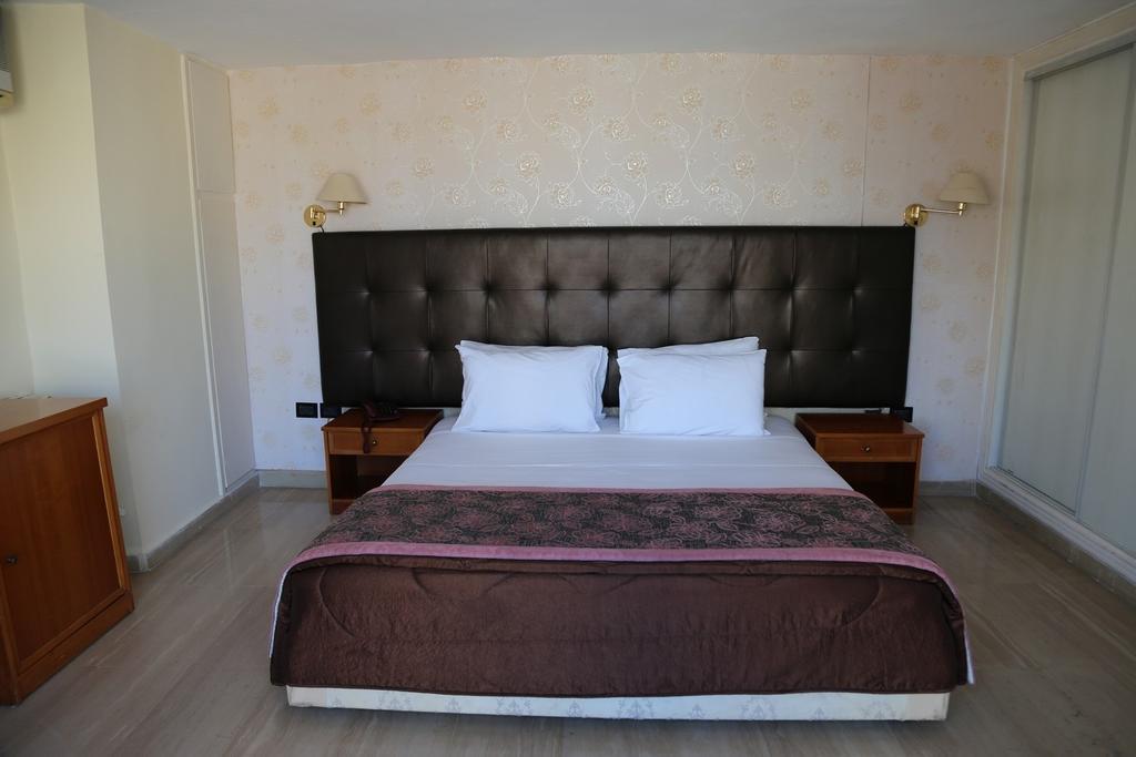Charles Hotel Beirut Exterior photo